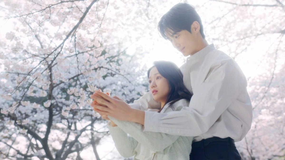 kdramadaisy's tweet photo. the parallel 😭 this whole series is so beautiful.

#LovelyRunner you'll be remembered for a long long time 😭🤍

#LovelyRunnerEp16 https://t.co/X32K3DDeeH