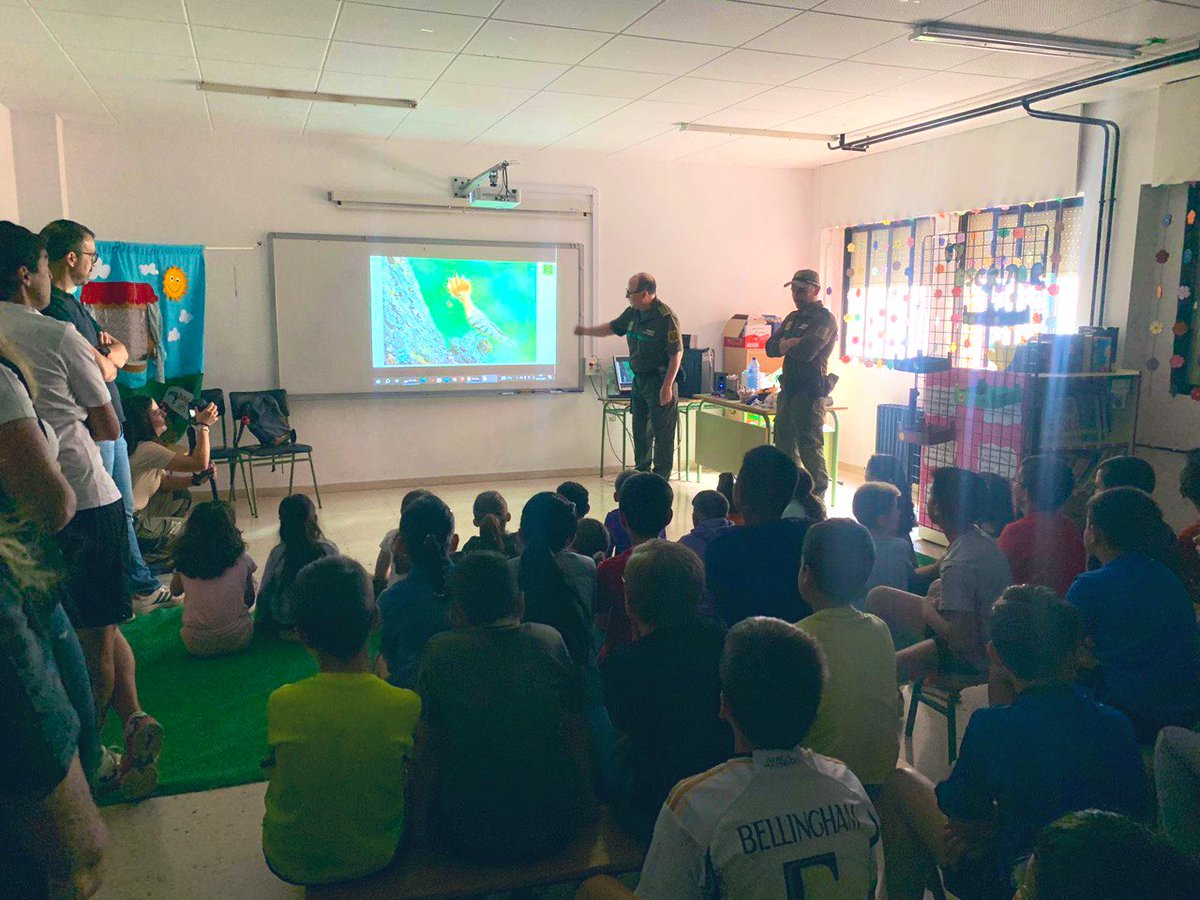 📢 #AAMM_Murcia y #BBFF #BRIFOR visitaron ayer el CEIP Los Molinos de #Calasparra para compartir con sus alumnos la importancia de la prevención y lucha contra los incendios forestales en la #RegióndeMurcia 🔥 ¡Gracias por el recibimiento!