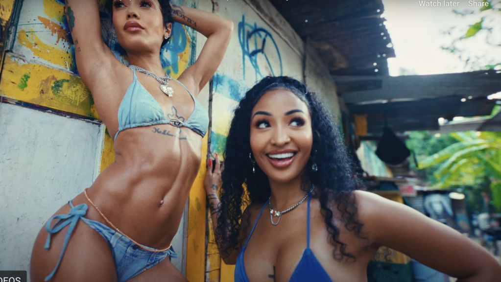 robindavidman's tweet image. Shenseea And Coi Leray Show Off Their Tropical “Flava” In New Video buff.ly/3yzzMhO
#Shenseea #CoiLeray