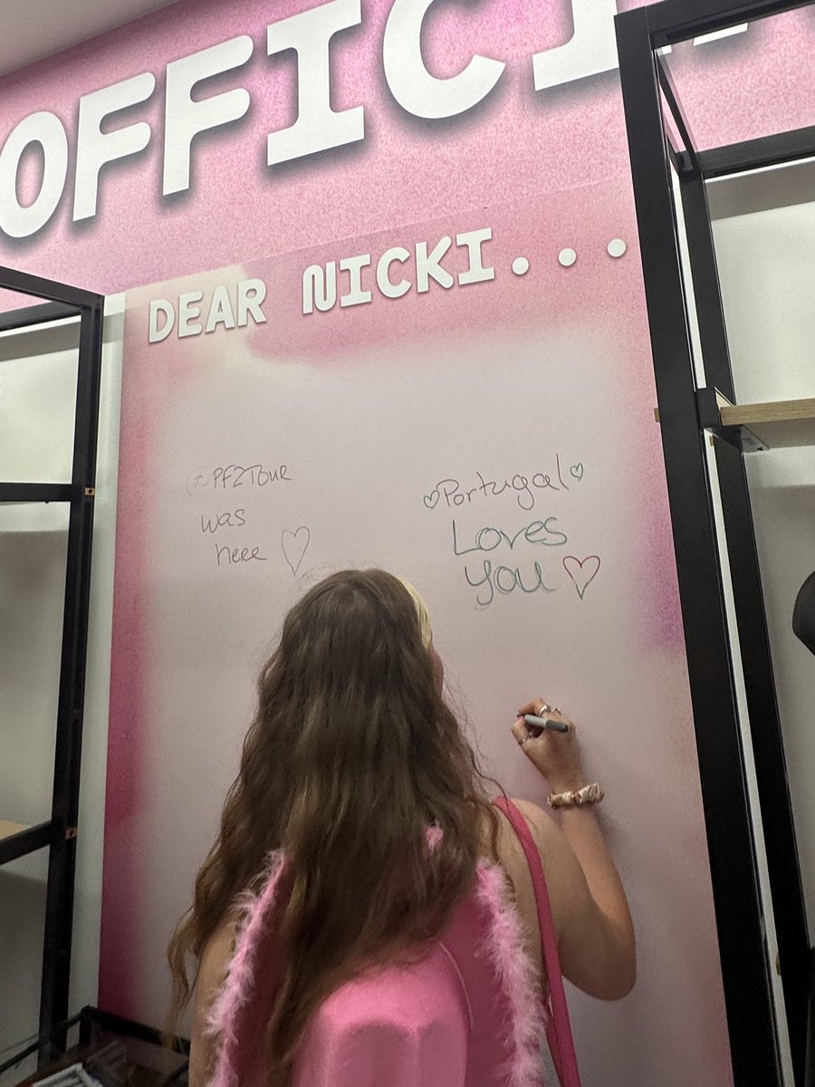 PF2Tour's tweet image. ✍️ | @TheO2 created a “Dear Nicki…” mural at the Gag City pop up merch store in #GagCityLondon! (📸: me)