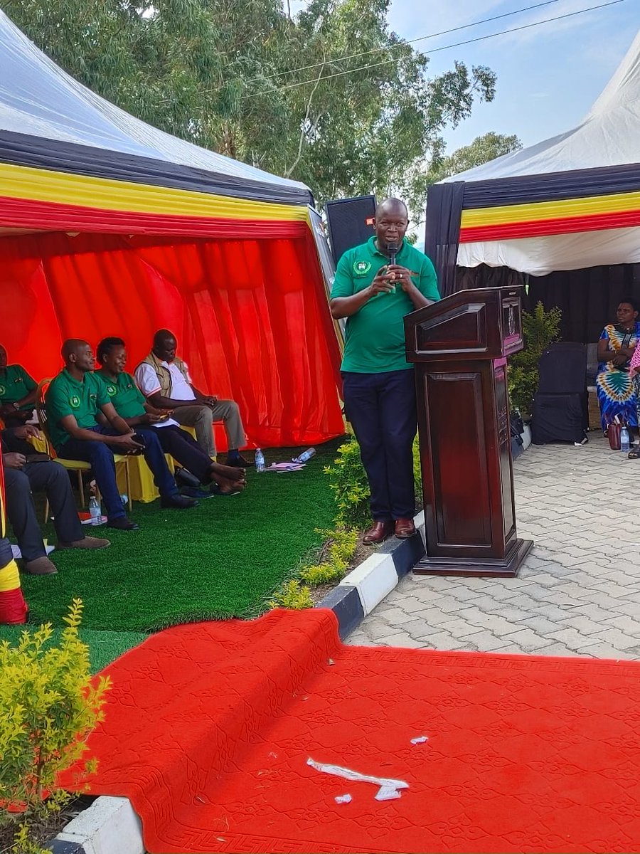 CefrohtUg's tweet photo. Hon Milton Muwuma Chairperson of @upa_fns says that most malnutrition cases are due to preferring quantity to quality in terms of food. @CefrohtUg continues to promote agroecology practices to get nutritious food for the population.
#beyondthetable
@AnitahAmong
@davidkabanda https://t.co/CcWDvX1L7W