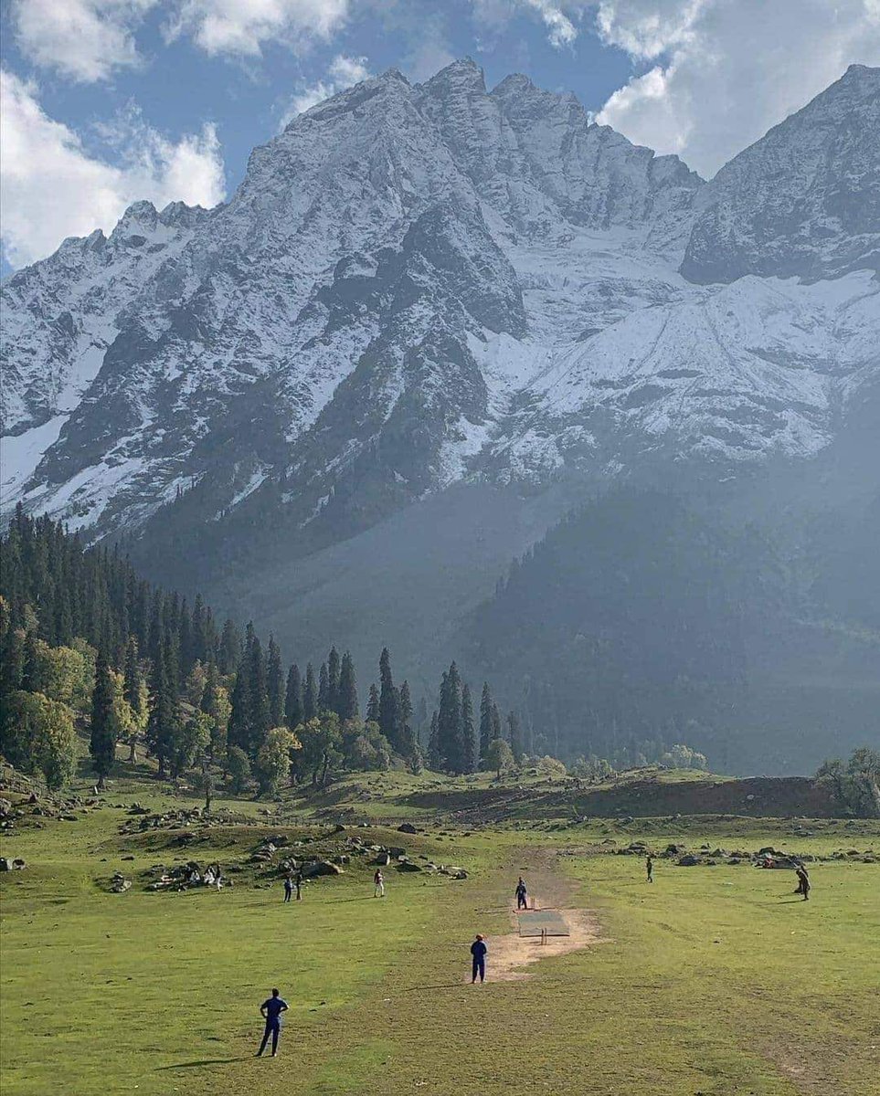 Do you want to stay here for the weekend Yes or No? Dhauladhar,Mountain range in Himachal Pradesh ❤️🇮🇳