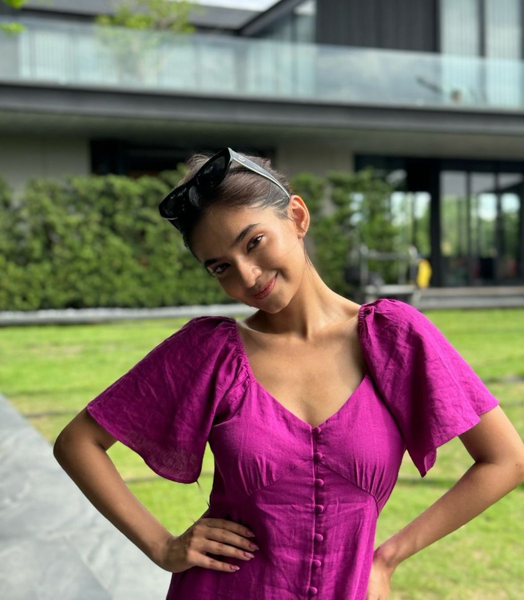 After garnering massive appreciation for her recent release, we wonder what Global Star #AnushkaSen is shooting for in Bangkok? @anushkasen_04