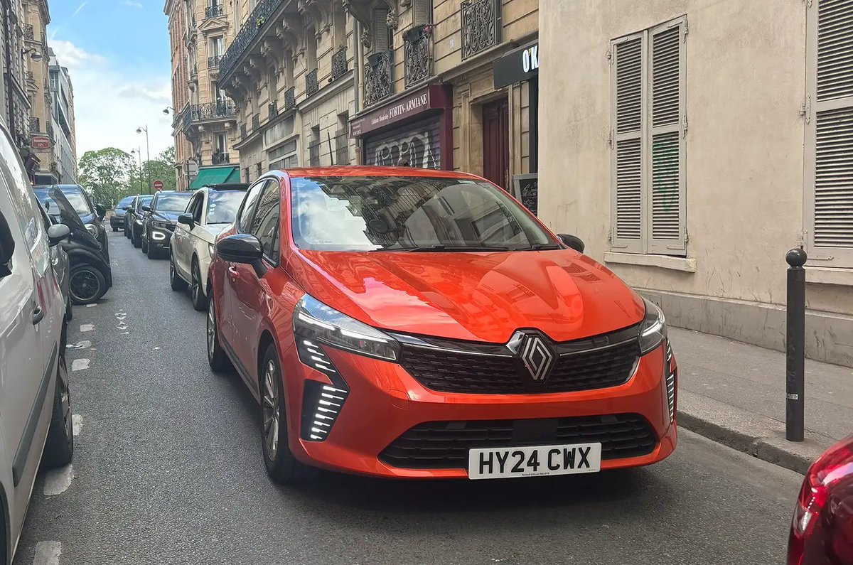 A holiday to France gave our videographer the opportunity to take his @renault_uk Clio back to its birthplace 👀 buff.ly/4aHRz4I