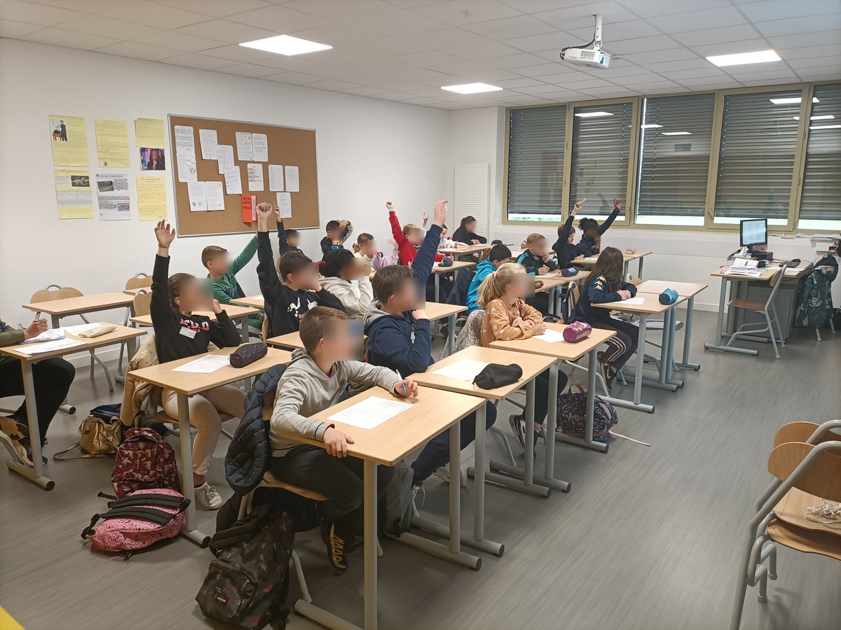 CampusEduc27's tweet photo. Dans la peau d'un grand : les CM2 découvrent le collège, son fonctionnement, sa vie scolaire, ses professeurs. Liaison interdegré  👍
@ac_normandie @MoncadaFra @Fmarchand_27 @Beaumesnil27410 https://t.co/GuoFC5Gi2Z