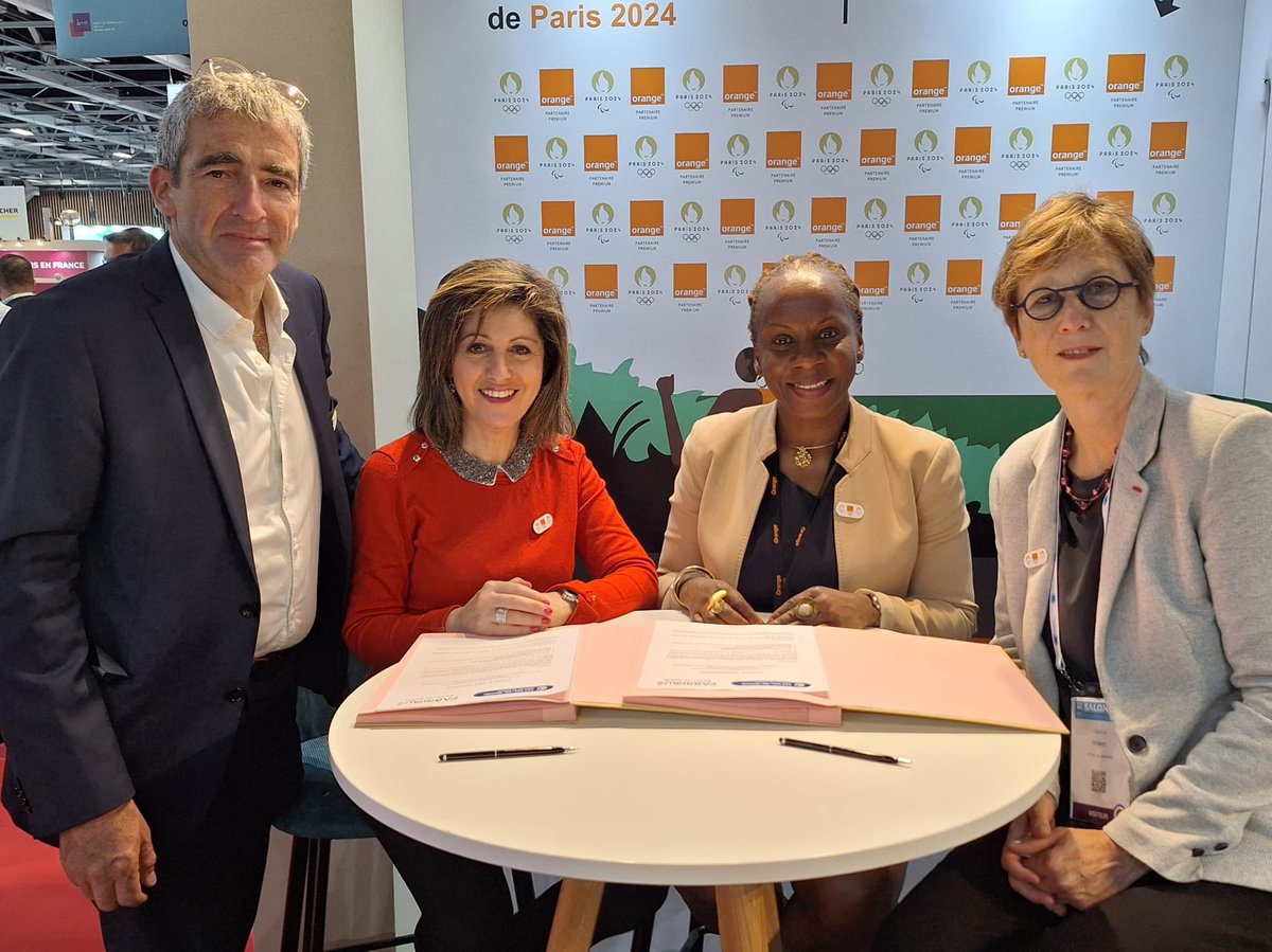 ✍️ Signature charte « partenaires » sur le #SalonAMIF @AMIF_asso @beaudetstephane entre #FabriquéenValdeMarne et @CCI94 @SallyBennacer #AttractivitéduTerritoire #CollTerr et @OrangeIDF @Karinedussert @KarelleMbobda @david_orzech @CCI_Paris_IdF @ccifrance