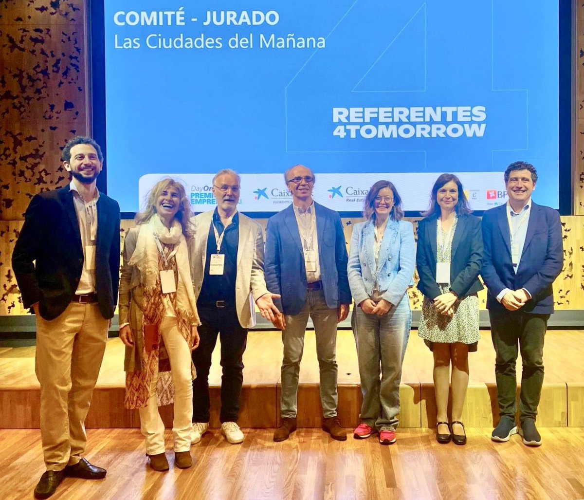 Hoy hemos participado en la #FaseRetos de la 17 edición de #PremiosEmprendeXXI impulsada por @CaixaBank #DayOne 🤳 🏅 Los premios @EmprendeXXI_, co-otorgados por @enisa y @banco_bpi, han contado con @nacho_mas, CEO en Startup Valencia, como parte de su #ComiteJurado