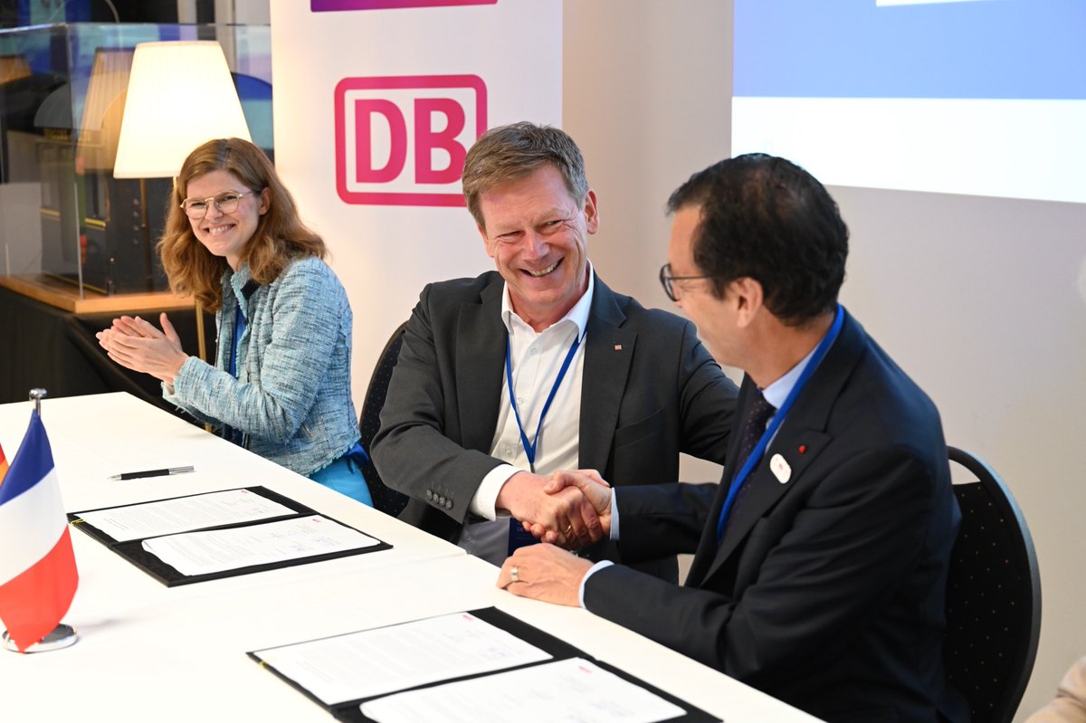 Groupe SNCF (@groupesncf) on Twitter photo La #SNCF et la <a href="/DB_Bahn/">Deutsche Bahn Personenverkehr</a> renforcent leur coopération en matière de technologies et de durabilité.
Communiqué de Presse :
sn.cf/db-sncf La #SNCF et la <a href="/DB_Bahn/">Deutsche Bahn Personenverkehr</a> renforcent leur coopération en matière de technologies et de durabilité.
Communiqué de Presse :
sn.cf/db-sncf