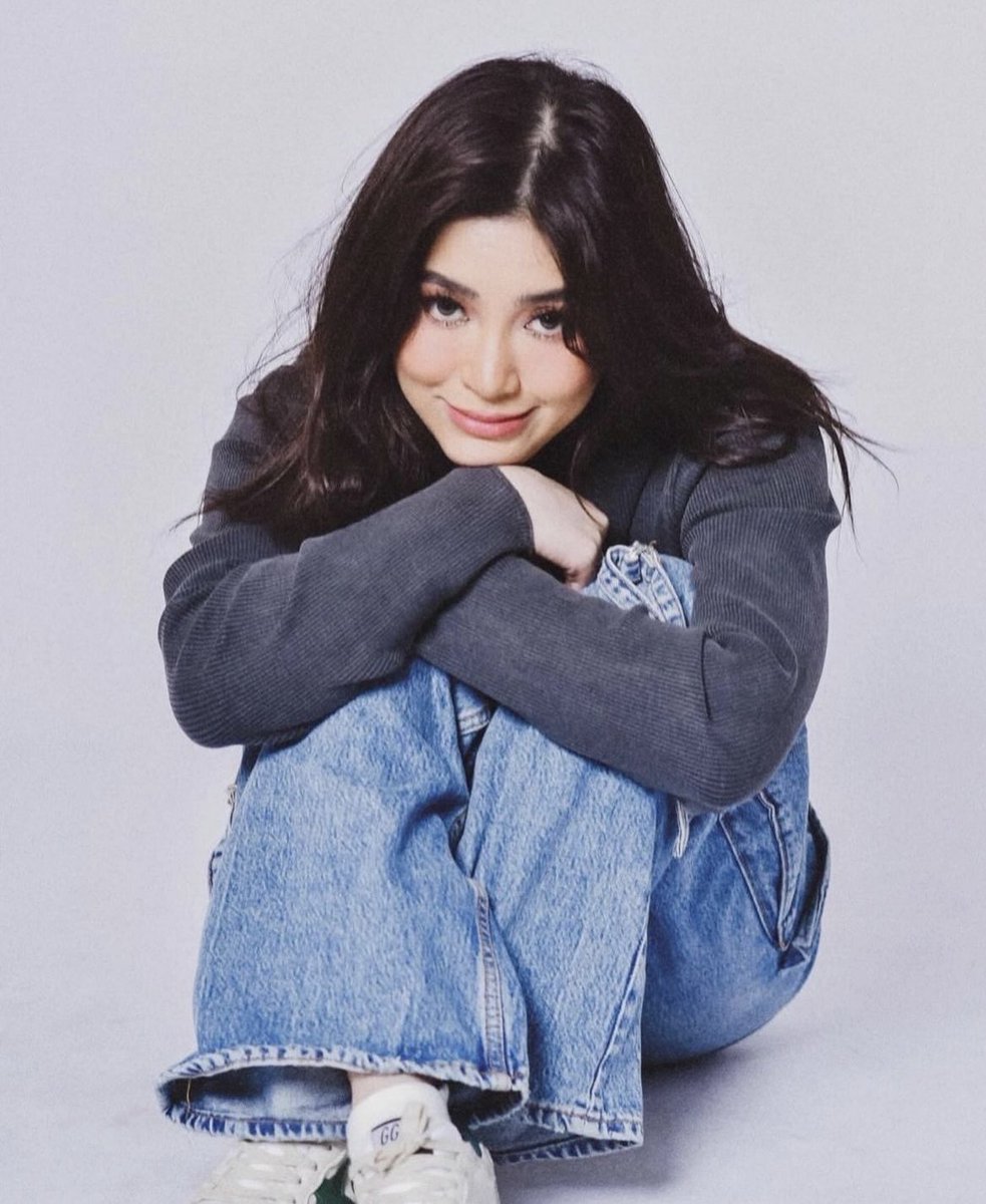 Moira Dela Torre has now surpassed 2 BILLION STREAMS on Spotify across all credits. She becomes the first Filipino soloist, the first Filipino female artist, and the second Filipino artist overall to reach this milestone.