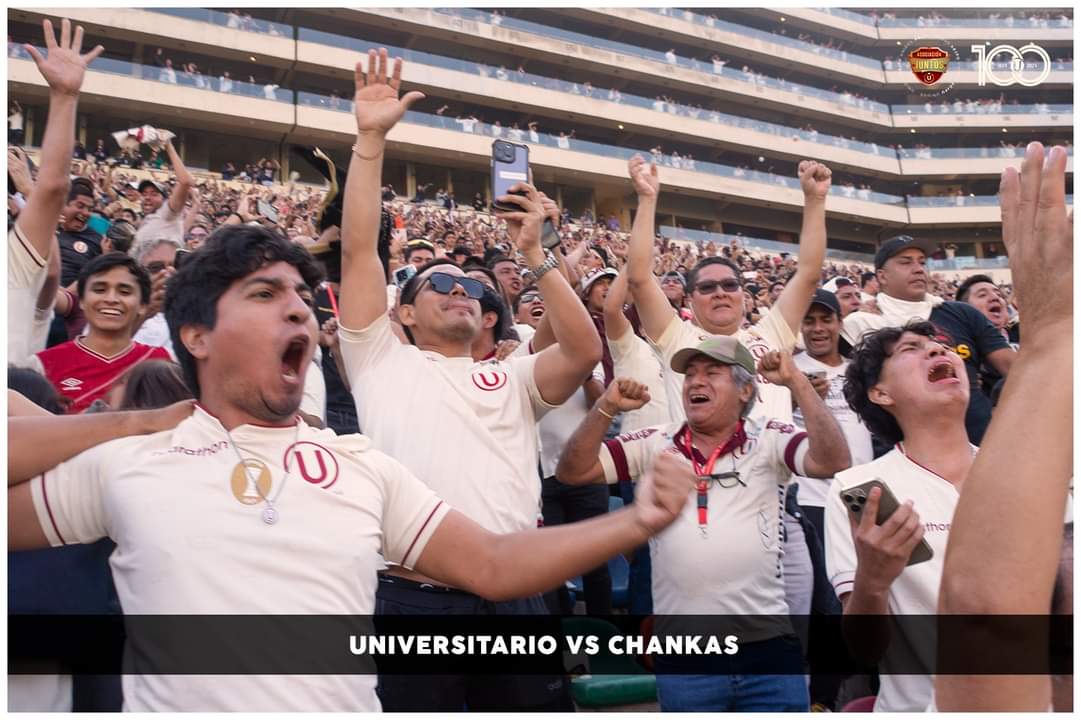 𝙐𝙉𝙄𝙑𝙀𝙍𝙎𝙄𝙏𝘼𝙍𝙄𝙊 𝙀𝙎 𝙋𝘼𝙎𝙄Ó𝙉 𝙔 𝙎𝙀𝙉𝙏𝙄𝙈𝙄𝙀𝙉𝙏𝙊 Lo que genera @Universitario ( ver imágenes) es Alegría y el AMOR puro a la camiseta. Gracias a todos los hinchas y gracias a los que llevan las riendas del club mas grande del Perú. 📸 @JuntosPorU1924