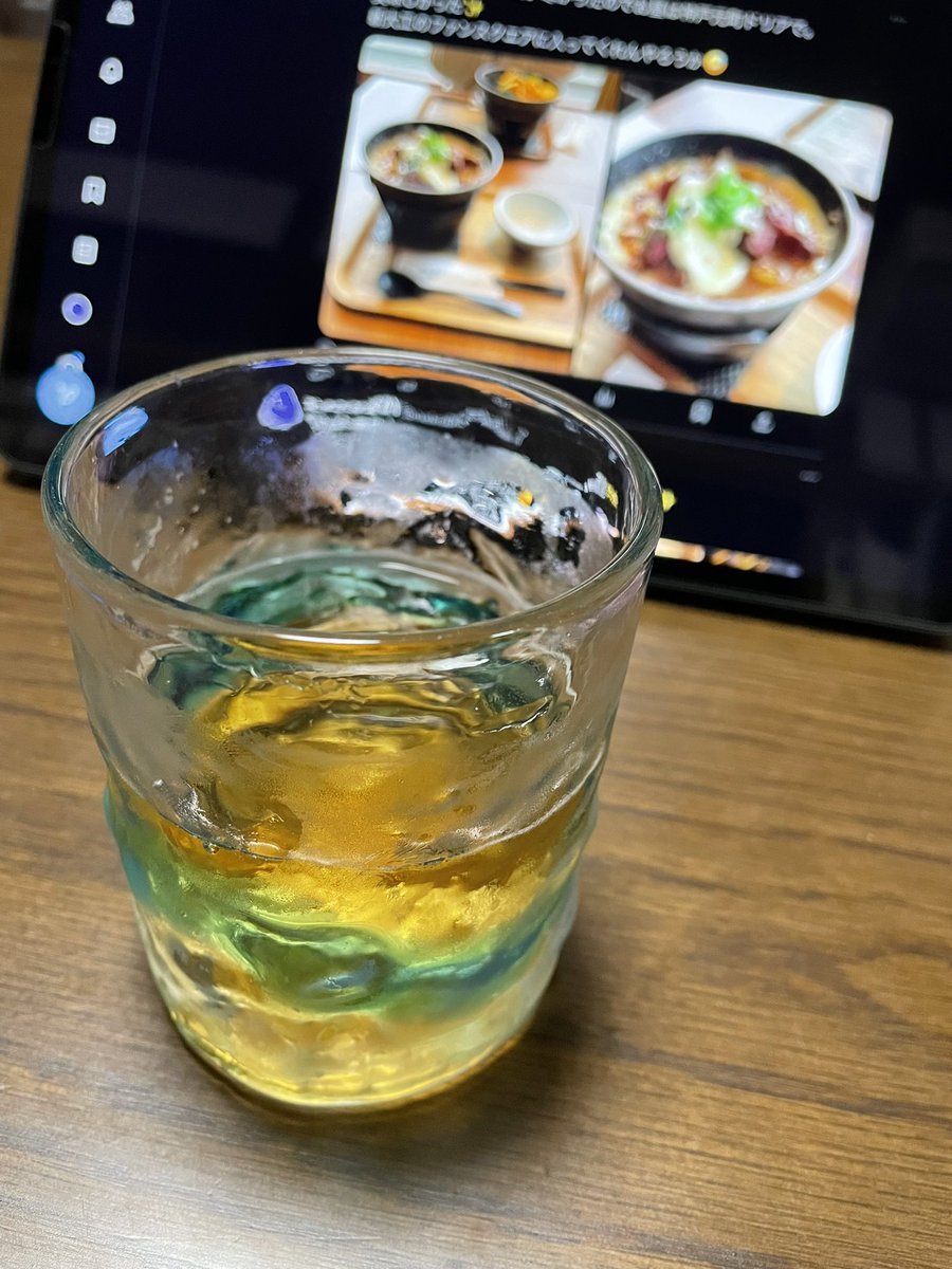 娘の塾お迎えから帰ってきて、やっと乾杯🥃
バスカーのジンジャーエール割りが旨い✨