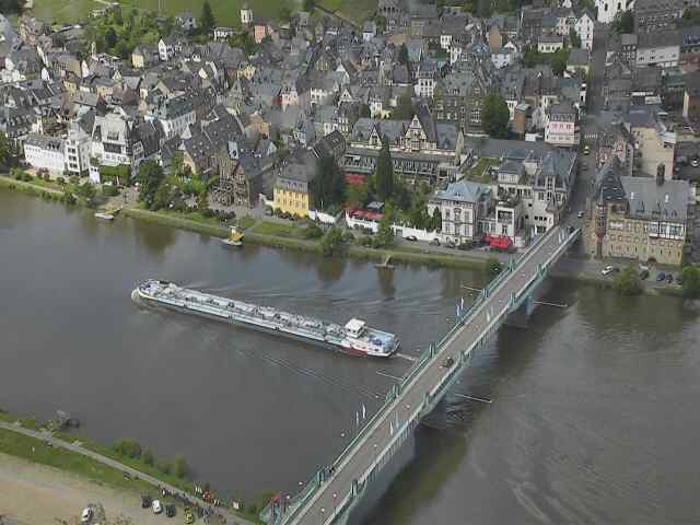 Schiffsbegruess's tweet photo. Die #RP #Zug in #Traben #Trarbach #Mosel #Schiff https://t.co/p1vGWDy4Al