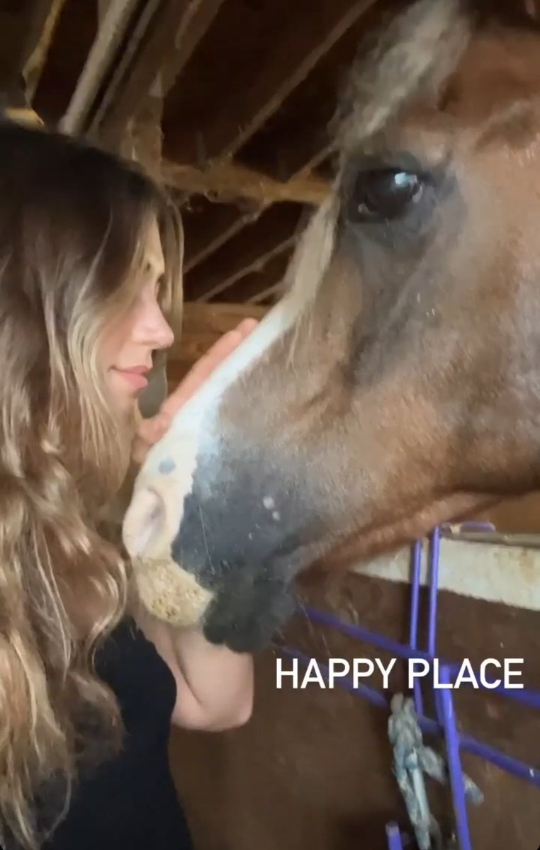 Horse therapy is the BEST therapy!

Have a great Tuesday everyone! #FarmLife