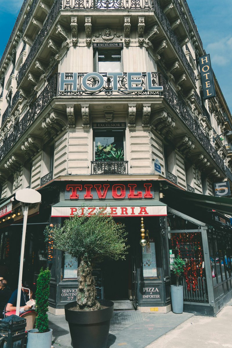 Who's up for some Italian? #Paris #Travel #TuesdayMood #France #TuesdayVibe #Food #architecture #Parisjetaime 📸 Mathieu Gauzy💖💞