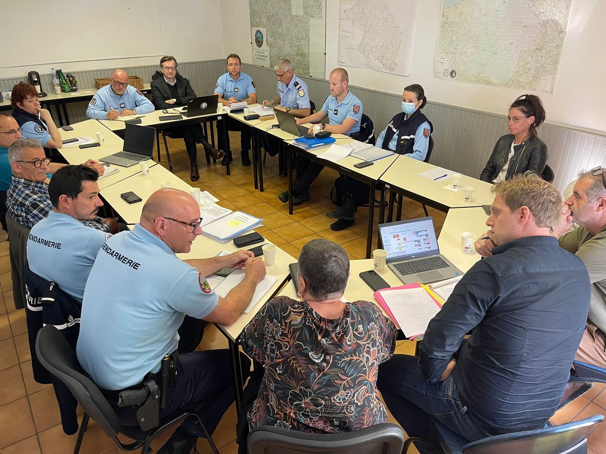 🌍👮‍♂️ Vue globale sur nos 4 compagnies !
Le 28 mai, la Compagnie de BYN/CESAN a tenu une réunion avec les élus pour discuter environnement et santé publique. Merci à tous pour votre engagement ! 🌿🩺 #Gendarmerie #Environnement #SantéPublique #CompagnieBYN #CompagnieCESAN