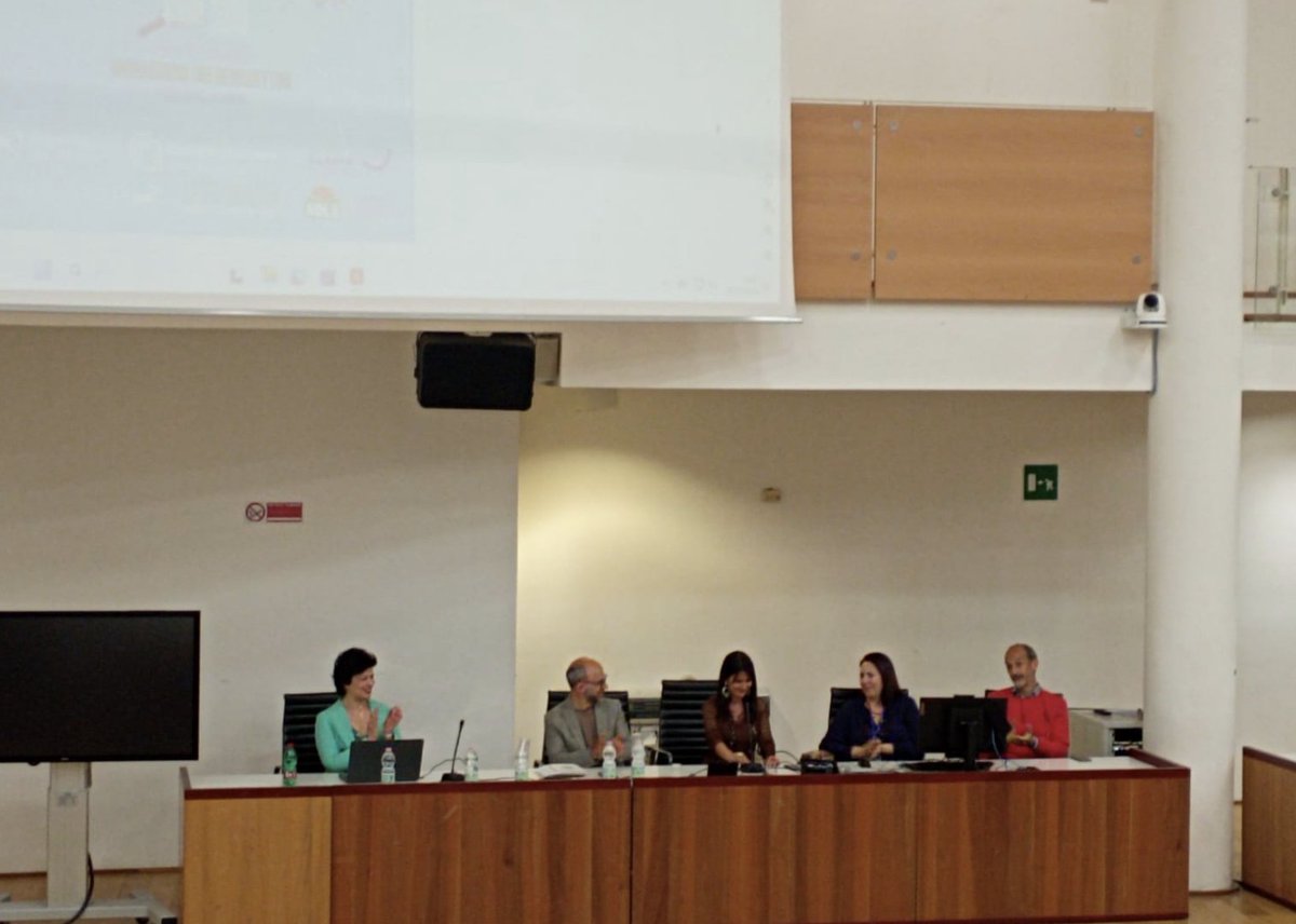 Daria Spampinato: around 200 attendants; 30 are University of Catania students; only 70 out of 200 are tenured! This is telling of the state of the DH in Italy
#AIUCD2024