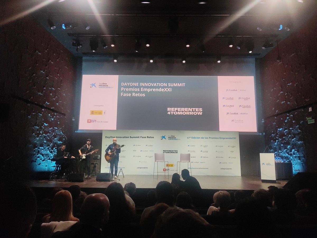 Estamos en el #DayOneInnovationSummit Premios EmprendeXXI  <a href="/EmprendeXXI_/">DayOne Premios EmprendeXXI</a> <a href="/caixabank/">CaixaBank</a> buscando #Referentes4Tomorrow