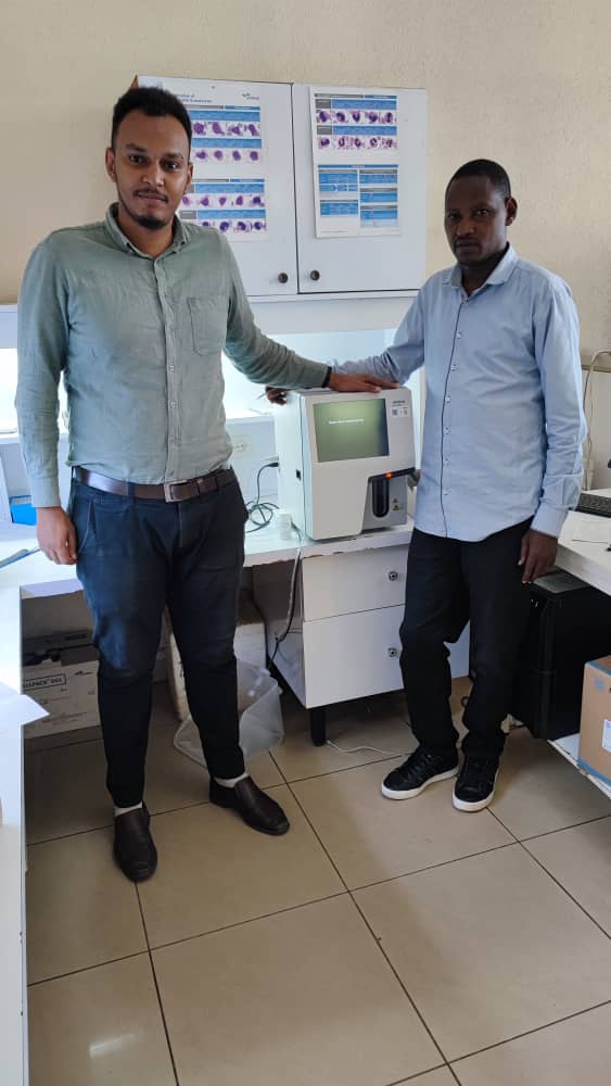 RafeefRwanda's tweet photo. We would like to share with you highlights of our first @Mindrayglobal's Hematology Analyzer installation at Bio Medical Center Rwanda (BMC) managed by Lancet
Contact us at:
Thabit Abdelmageed
+250 794 129 641
thabit.haroun@rafeefmedical.rr
#rafeef #mindray #hematology #rwanda https://t.co/umGuEtaHCe