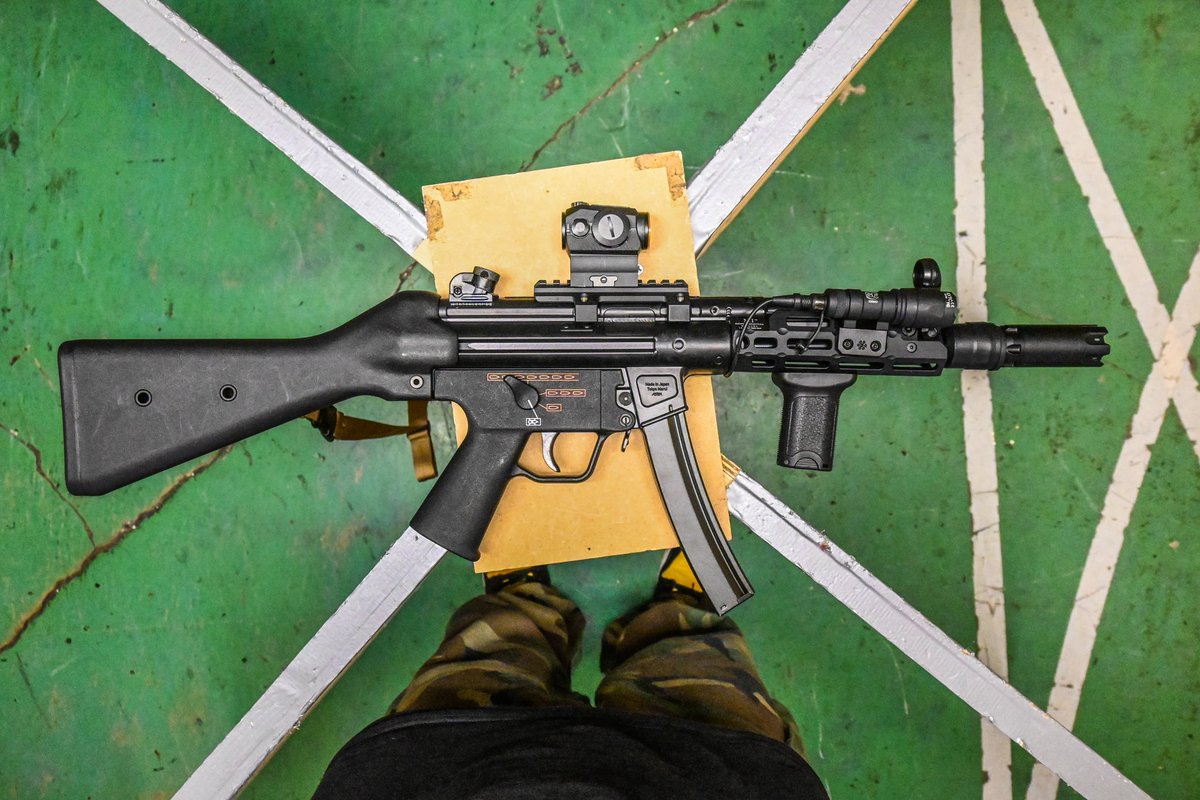 今日のやべー銃10 【次世代MP5A4】 Midwest Industriesのハンドガード