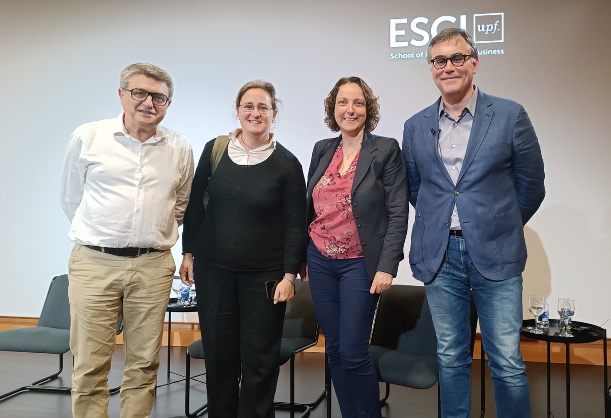 Avui hem tingut una taula rodona sobre Macroeconomia al món real a l'assignatura de Macroeconomia del #GNMI d'@ESCIupf. Moltes gràcies als tres grans ponents: @miriamfeu, @Montoriol i @xifreoliva