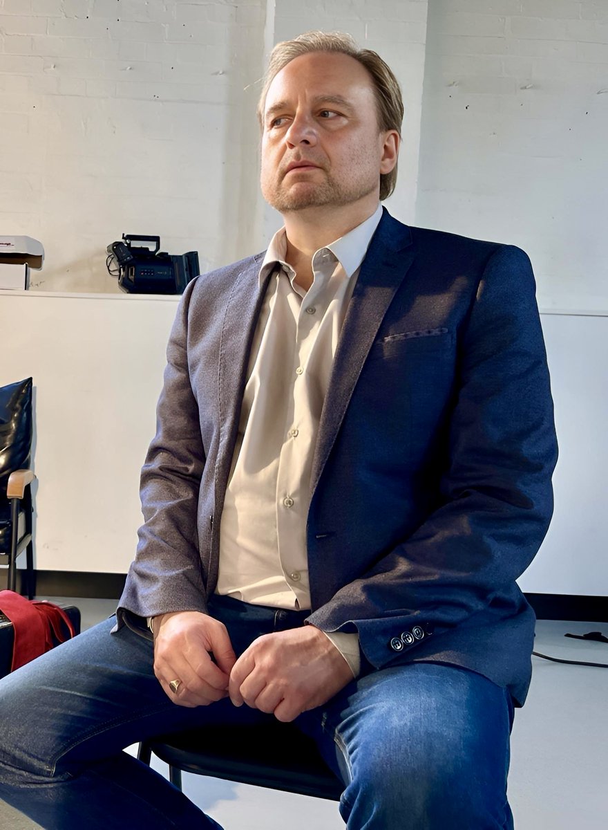 irvingact3's tweet photo. Intense moment for Abraham. Filming on #DJKill last week in Willesden, North West London. I am represented by ⁦@EvoTalentLtd⁩ https://t.co/fkEgNNgP9e https://t.co/stLs42wzil