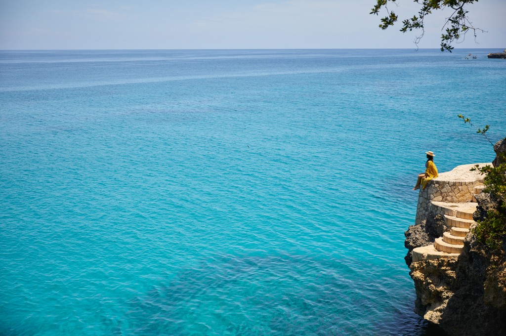 The best place to chill and take in all the blues.⁠

⁠
⁠
#TheCaves #Negril #Unwind #Chill #Wanderlust #Beautifuldestinations #IslandOutpost #Explore #Summer #Jamaica 🇯🇲