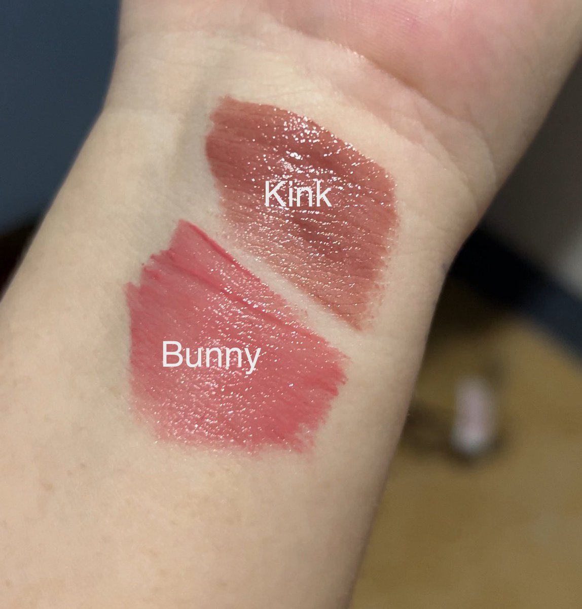 Finally got the Issy’s Gelee lip stain💖💄perfect everyday tint saks lang yung gloss niya not too heavy sa lips and no smell unless amuyin mo ng bonga++ staining power is 3.5/5

LOVE THE SHADE RANGE ☺️

🔗s.shopee.ph/4AeMPDISb5