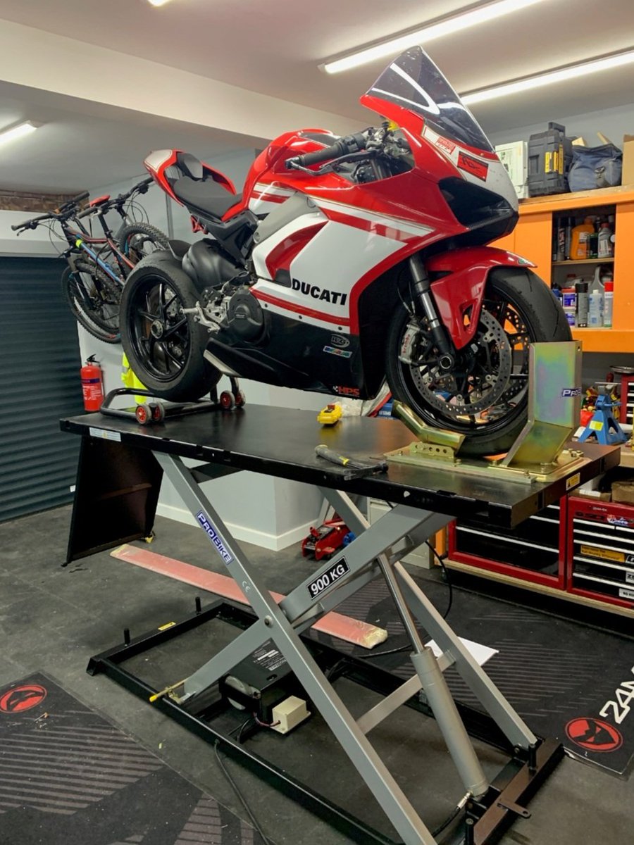 If this doesn't convince you that you need a motorcycle lift in your life, then nothing will.. 😉🧰 Fantastic picture from one of our recent customers, our EHS900 Electro-Hydraulic lift c/w CV75 wheel clamp probike.co.uk/lifts-and-stan…