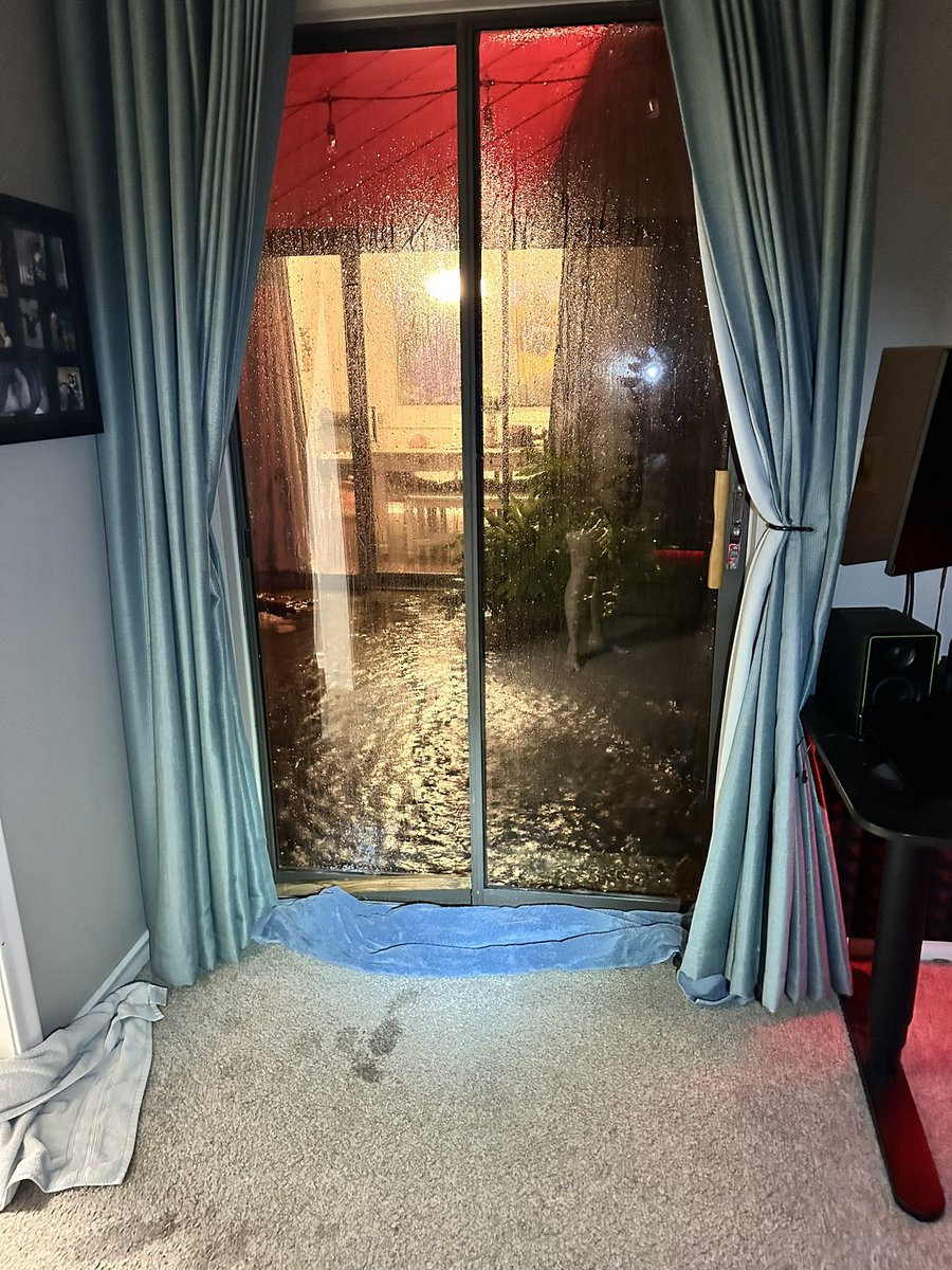 beach_pleaze's tweet photo. @wfaa Atrium flash flooded into the house in Far North Dallas by Coit and Campbell. #TXWX @wfaaweather https://t.co/ymcFU6Cy2T