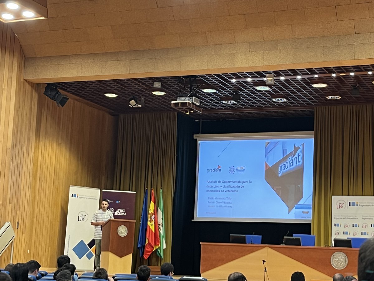 Pablo Menéndez-Trillo nos presenta la colaboración entre investigadores del centro tecnológico @Gradiant y @uvigo para la detección de anomalías en redes CAN de vehículos. Asegurando nuestros coches mediante análisis de supervivencia! #JNIC2024