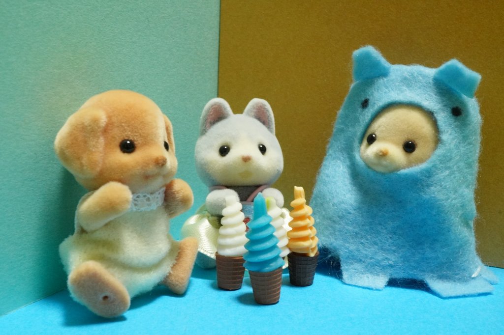 ソフトクリームの日からもう3週間！？🍦
久々にめんだこ衣装を着てもらったら、
かわいすぎてニヤニヤしてる😍🐻
#シルバニア
#3Dプリンター
#樹脂粘土