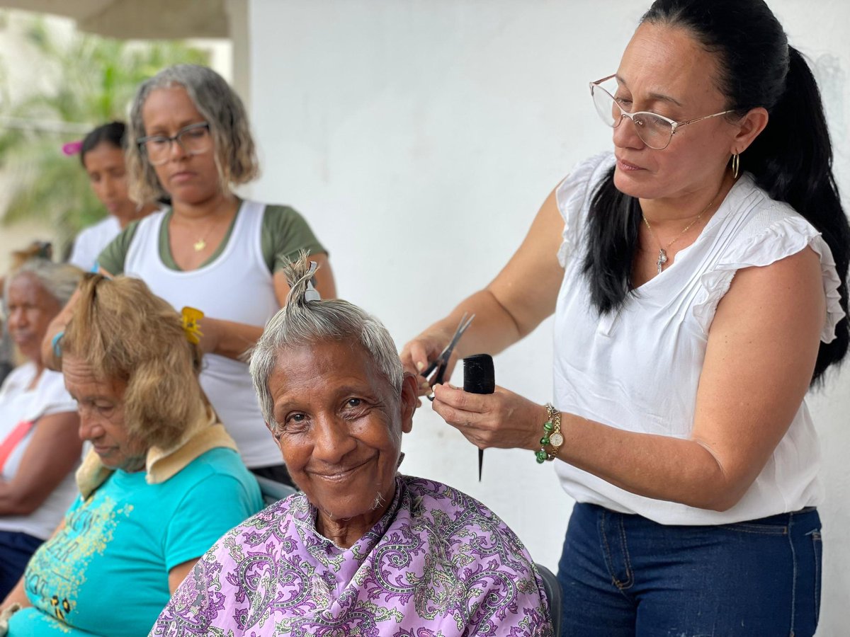 Llegó a Paz Castillo la Gran Misión Abuelos y Abuelas de la Patria #ElFuturoEsAhora #Miranda #28May acortar.link/oIsiRQ