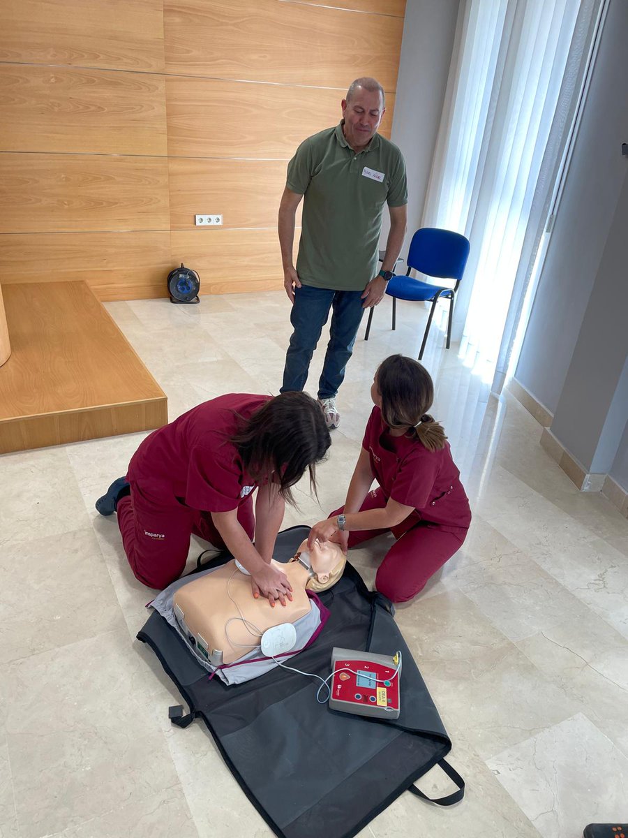 Ayer estuvimos en <a href="/insparya_es/">Insparya</a> para formar a profesionales de la #Enfermería en Soporte Vital Básico #SVB con Desfibrilador Externo Automatizado #DEA. Para #IAVANTEsimulación es un orgullo impartir esta formación 👏👏👏<a href="/AguadoJavier/">Javier Aguado Campos</a>