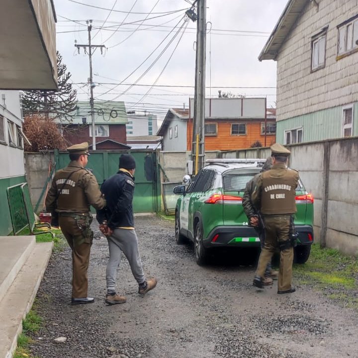 Por información de vecinos y la activación del plan cuadrante de la Subcomisaría Rahue de #Osorno, Carabineros detuvo a 2 individuos, por el robo que afectó a un lugar no habitado. Se recuperaron las especies sustraídas. #OrdenyPatria