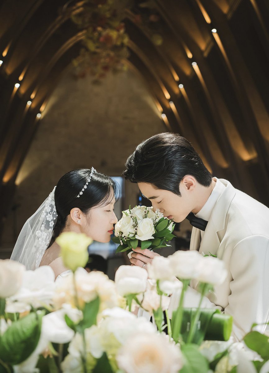 onlynicething18's tweet photo. Lovely Runner is my Sudden Shower. 

“I didn't want it to stop
On the day you first came to me
I hope it's not the kind of rain
That soaks you for a while”

Will forever be thankful for LR. 💙💛

#LovelyRunner #선재업고튀어 
#ByeonWooSeok #변우석
#KimHyeYoon #김혜윤 https://t.co/0irvjLnHip