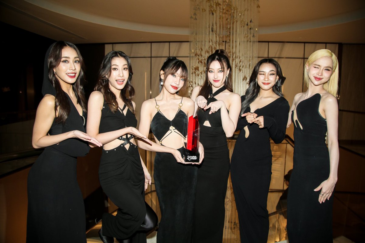 4EVE ขึ้นรับรางวัล “T-POP ยอดเยี่ยม ประเภทเพลงไทยสากล” ในงานประกาศรางวัล “คมชัดลึกอวอร์ด ครั้งที่ 20” 

ขอบคุณทางคมชัดลึกอวอร์ดครั้งที่  20  สำหรับรางวัลนี้ 
รวมถึงขอบคุณเพื่อน ๆ พี่ ๆ น้อง ๆ ในวงการ T-POP ทุกท่านที่ช่วยกันสนับสนุน 
ขอบคุณกำลังใจจากแฟนคลับด้วยนะคะ 

*แม้ว่าวันนี้