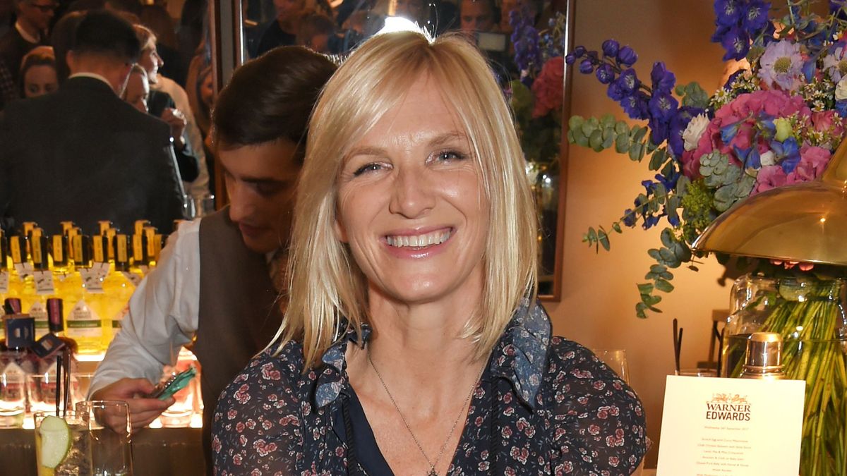 Jo Whiley's long skirt and broderie top is the boho revival that we can't resist trib.al/xBiONCG