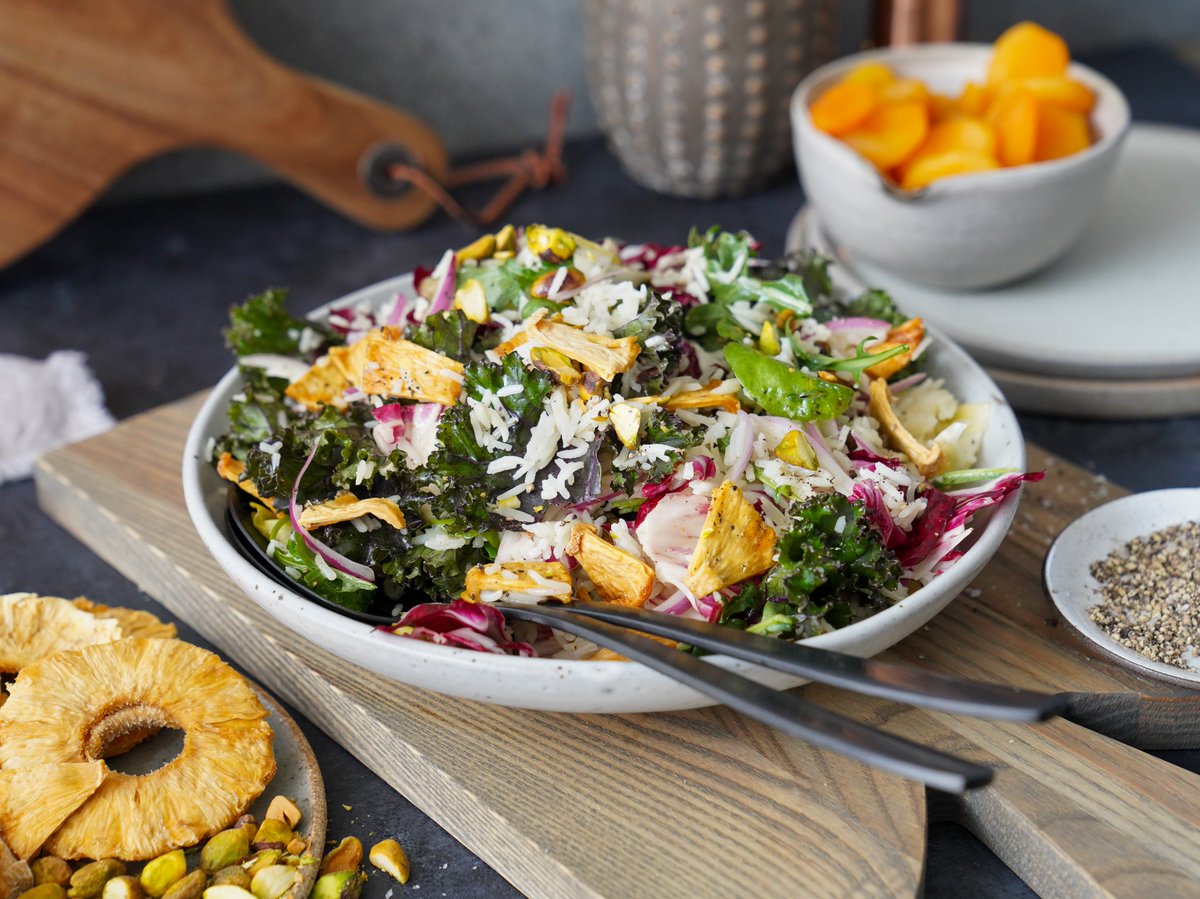 This delicious salad by our dear friend Chef Justin Chapple is the perfect blend of flavors and textures, and one that you will want to make again and again.

Get the recipe here: mariani.com/blogs/salads/b…

#TheMarianiFamily #SummerSalad  #FruitSnacks #SaladToppers #NoSugarAdded