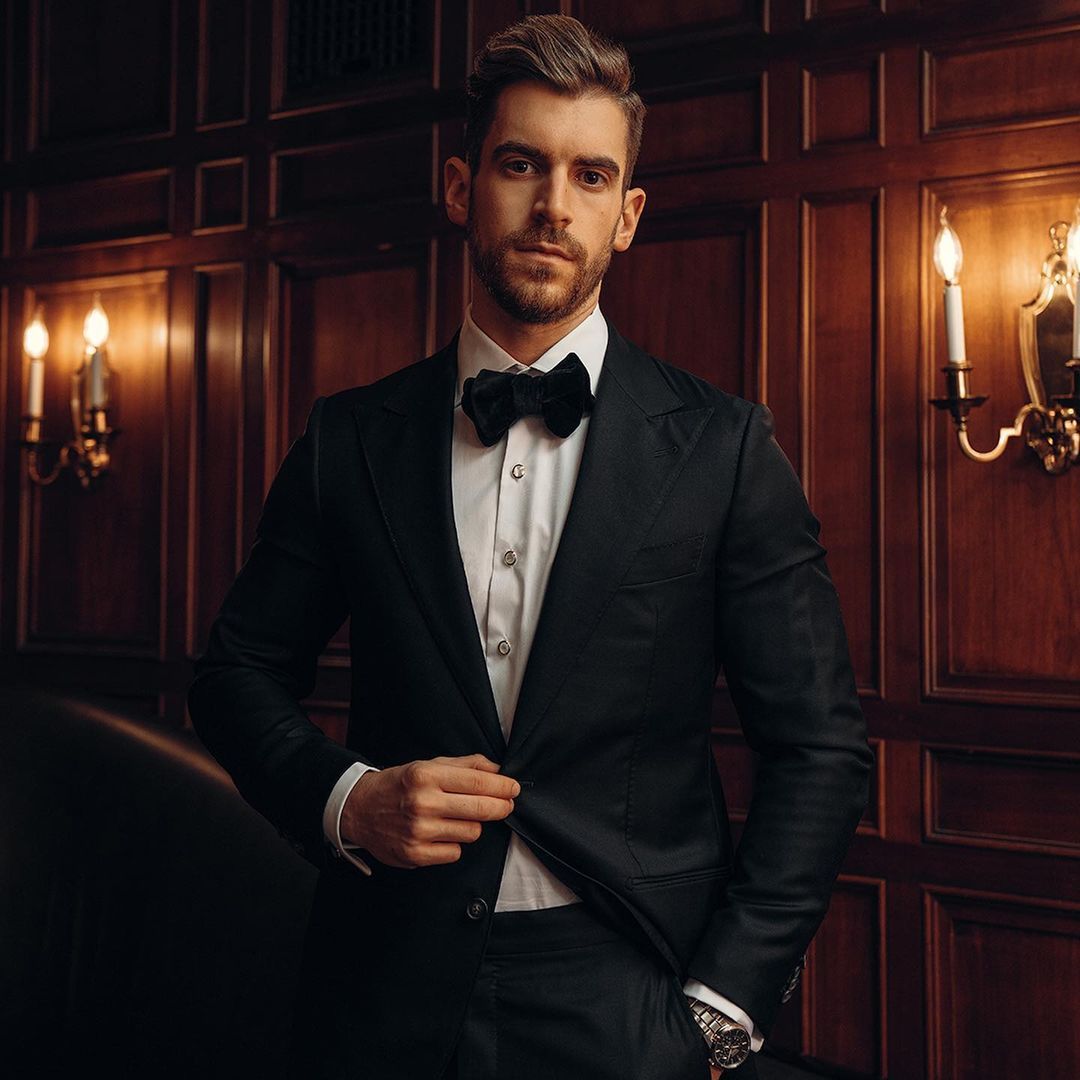 Let's get suited and booted this wedding season 👞

Hunter Vought pairs his suit with our Sterling Silver Black and White Enamel Dress Stud Set. Don't you agree that it complements his black tie beautifully?