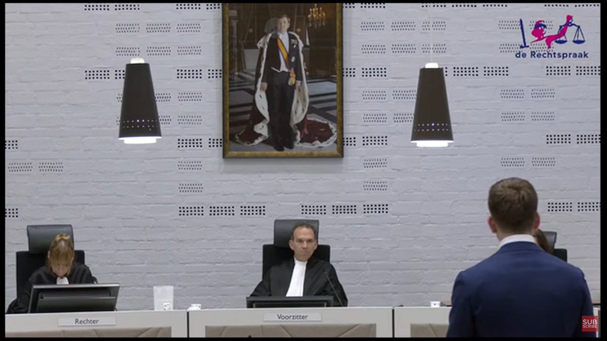 overveenerick's tweet image. "De beschuldiging dat ik zou hebben opgeroepen tot geweld tegen de overheid is EEN DOELBEWUSTE MISINTERPRETATIE van mijn uitspraken."
Gideon is haarscherp in zijn verdediging, maar die rechter zit erbij alsof hij de strafmaat al bepaald heeft. 
#gideon #IkSteunGideon #rechtszaak