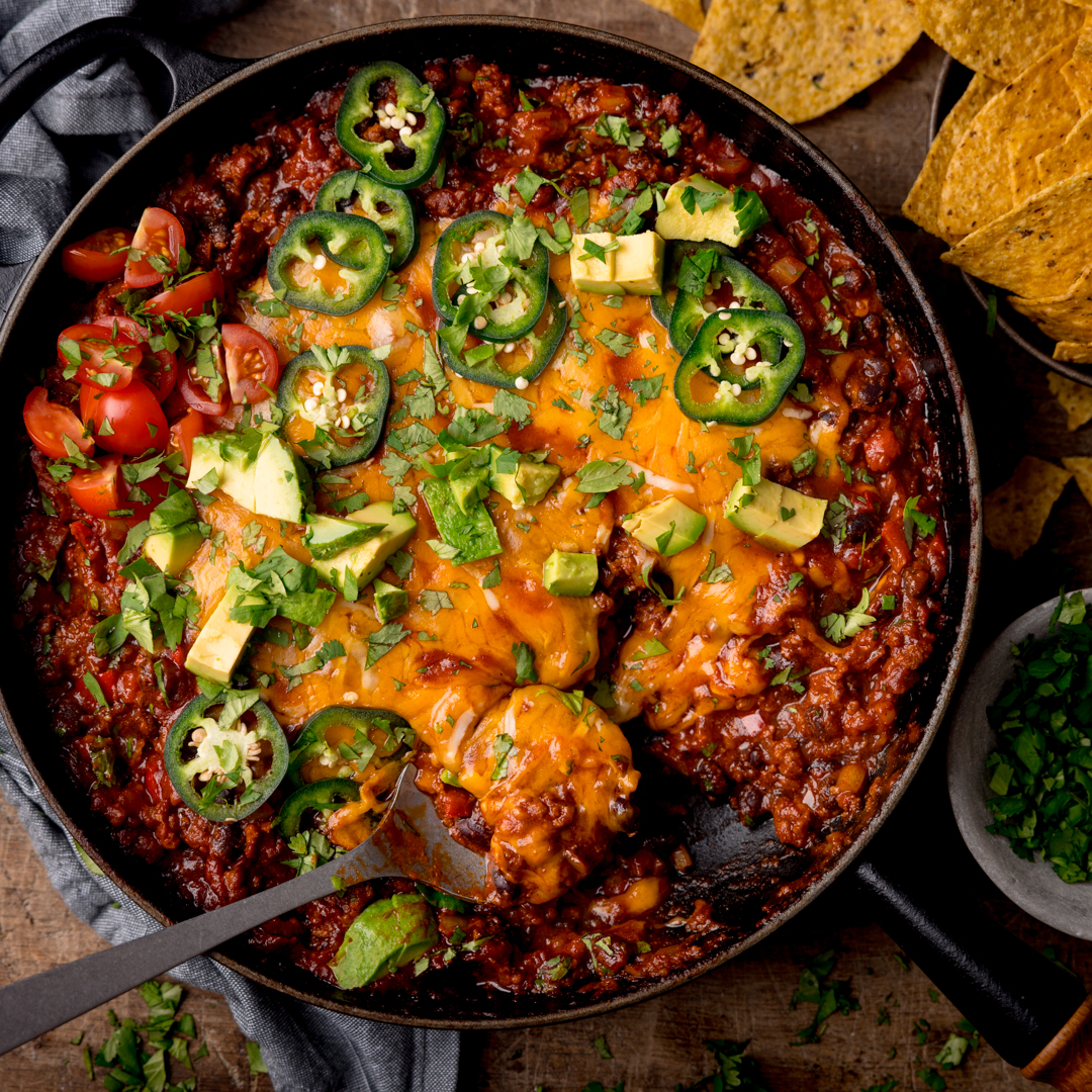 This Tex-Mex-style minced beef in a rich, tangy, spicy tomato sauce with peppers, black beans and melted cheese is easy to make and full of flavour. I love it served with rice and all the toppings! 😋 kitchensanctuary.com/tex-mex-style-… #kitchensanctuary #Foodie #foodpic
