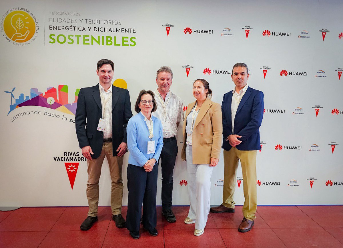 AytoRivas's tweet photo. Progresar hacia la soberanía energética es uno de los marcos de debate que estamos abordando estos días en Rivas, en el primer Encuentro de Ciudades y Territorios Energéticamente y Digitalmente Sostenibles. Un espacio para compartir experiencias y retos. https://t.co/RXk1zhobxK https://t.co/dlHCiGz2tJ