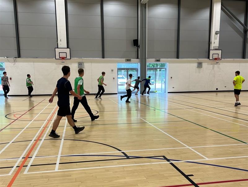 Introduction to Construction students celebrated the end of their academic year with a game of 6-a-side football with their lecturers this week. ⚽ Some students even played in fancy dress! 👏
