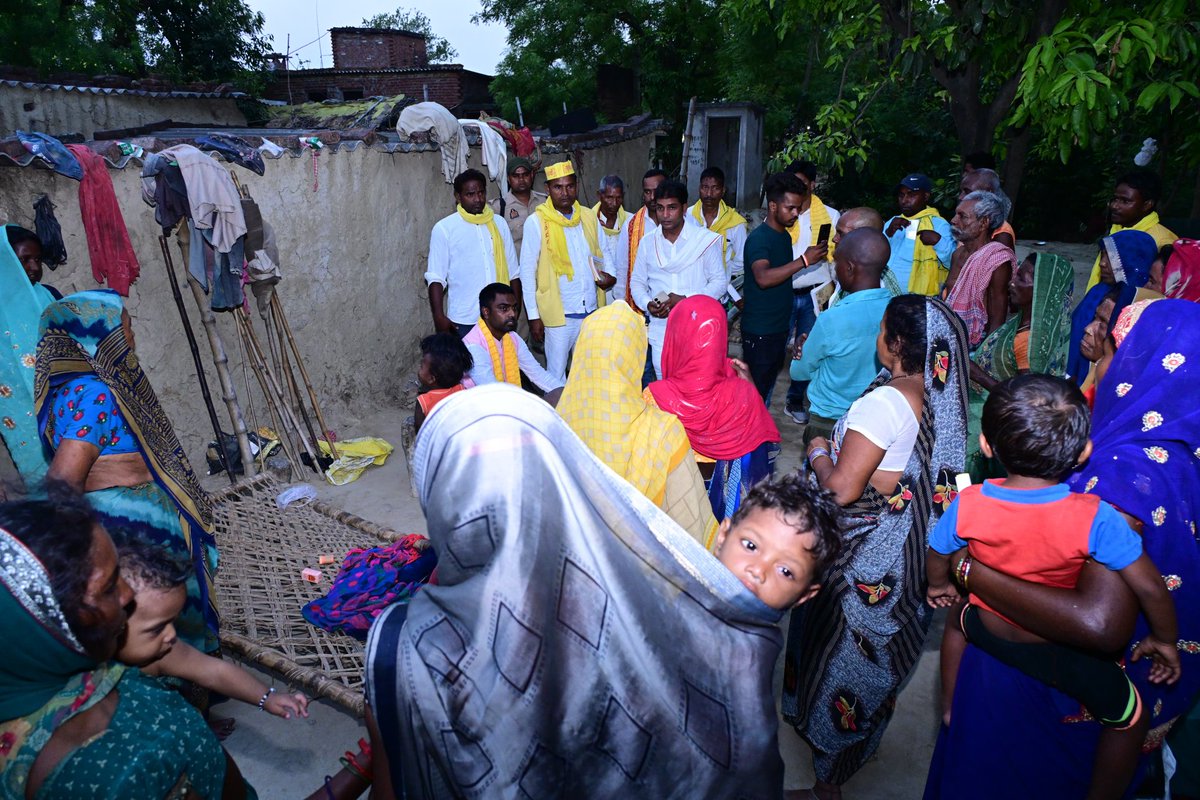 घोसी लोकसभा क्षेत्र अंतर्गत कमथरी निवासी श्री रामपत वनवासी जी के पुत्र के आश्मिक मृत्यु होने के उपरांत उनके निज निवास पहुंचकर शोक संवेदना व्यक्त कर परिवार जनों को शांतवना दी। ईश्वर दिवंगत आत्मा को अपने श्री चरणों में स्थान दे।