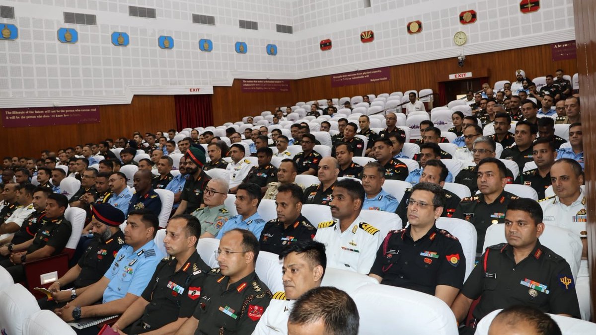 Higher Defence Management Course #HDMC_20 commenced at #CDM_IDS, with RAdm S Datt, Commandant delivering the Opening Address. 150 Colonel & equivalent officers of Indian Army, Navy, Air Force, Coast Guard & 12 from #Friendly_Foreign_Countries would undergo 44 weeks training in