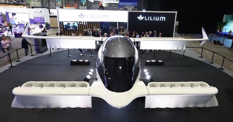 (Geneva, Switzerland) Electric vertical take-off and landing developer (eVTOL) developer @Lilium unveiled for the first time yesterday (May 26th) the full-scale model of its electric vertical take-off and landing vehicle (#eVTOL), the Lilium Jet, at the European Business Aviation