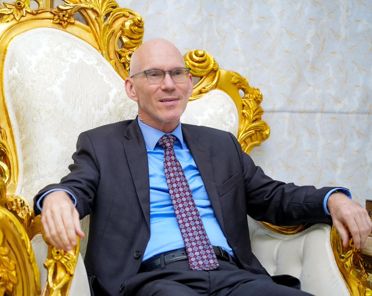 President @HassanSMohamud received the new Acting UN Special Representative Ambassador James Swan at Villa Somalia Presidential Palace. They discussed further enhancing the FGS-UN close partnership in critical areas, including humanitarian, peace, and security.