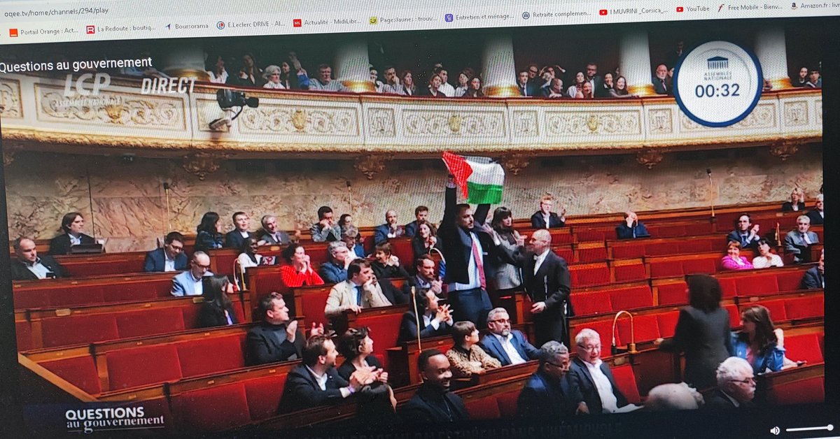 LFI , La France Islamiste , brandit un drapeau palestinien en plein hémicycle ,
Suspension de séance et tollé des députés .
Pour LFI , La France Indigne toujours du côté de l' étranger par électoralisme !