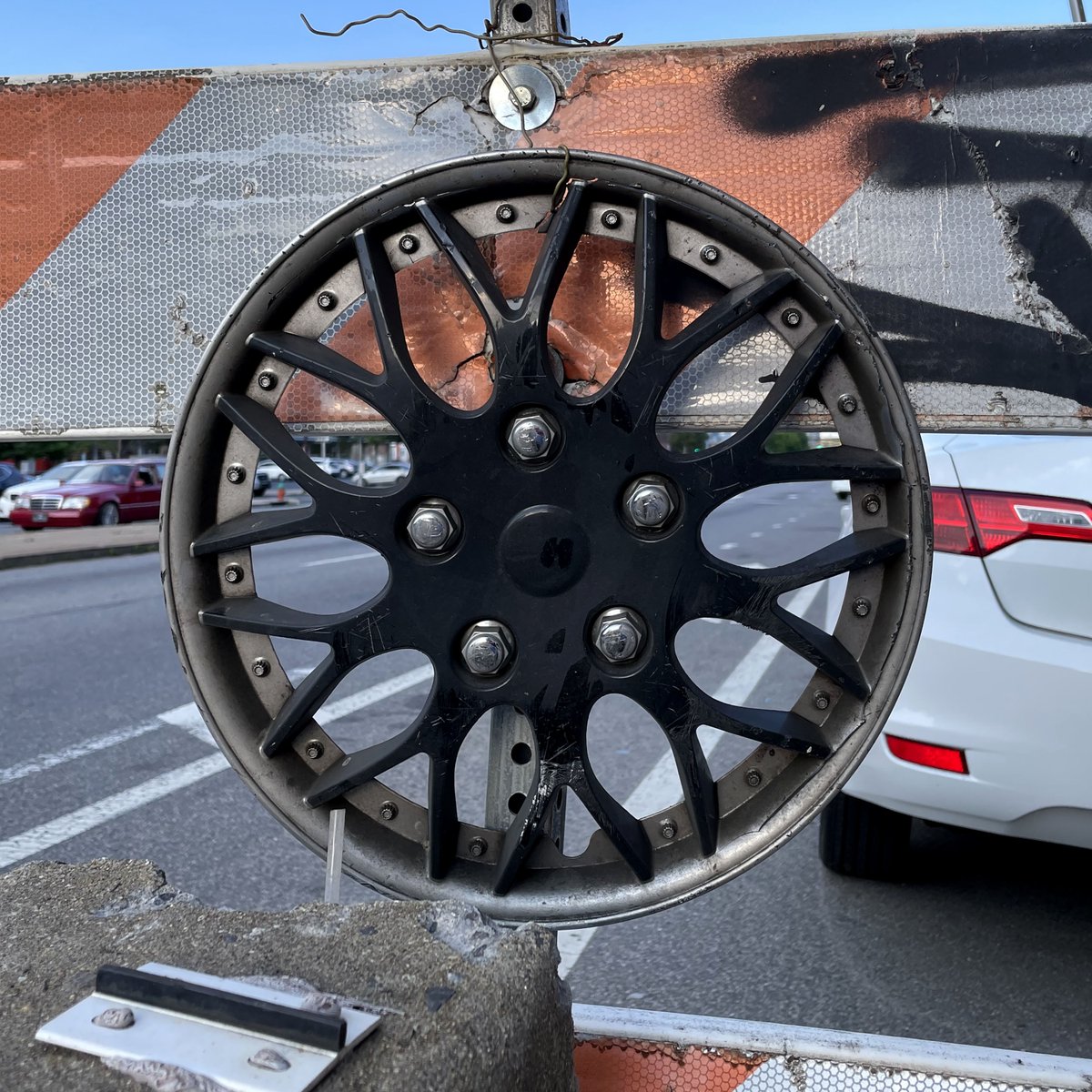 round_museum's tweet image. Hubcap Protest Round
.
How was your post-holiday travel? High volume? Construction zones? Accidents? Were you backed up in traffic for hours? Did you hang this hubcap in protest?
.
05.28.24
#rounddujour #hubcap #losthubcap #traffic #trafficjam
RoundMuseum.com