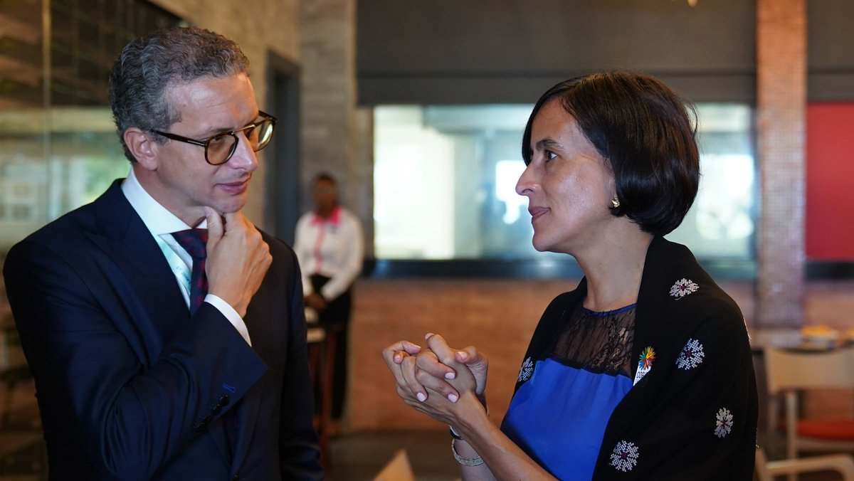 Desde Antigua y Barbuda 🇦🇬, participo en la reunión de líderes sobre las amenazas existenciales del aumento del nivel del mar. 🌊 Colombia pone a disposición de la comunidad internacional la #COP16Colombia para convocar a los países a discutir medidas que permitan avanzar en la